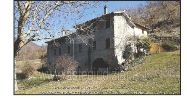 terreno edificabile in vendita a Sellano