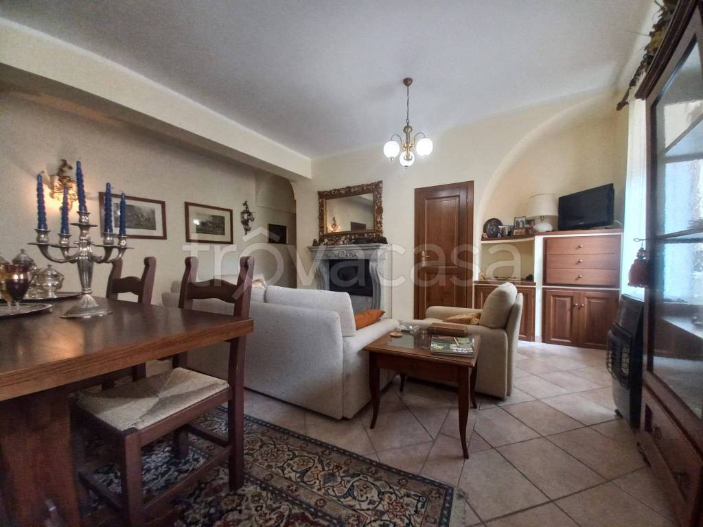 appartamento in vendita a Sellano in zona Postignano