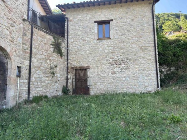 casa indipendente in vendita a Sellano in zona Postignano