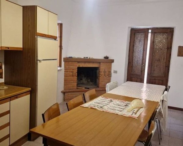 casa indipendente in vendita a Sellano in zona Postignano