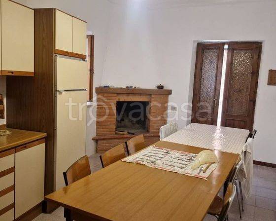 casa indipendente in vendita a Sellano in zona Postignano