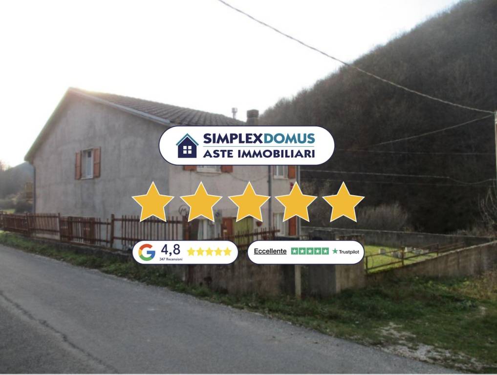 casa indipendente in vendita a Sellano