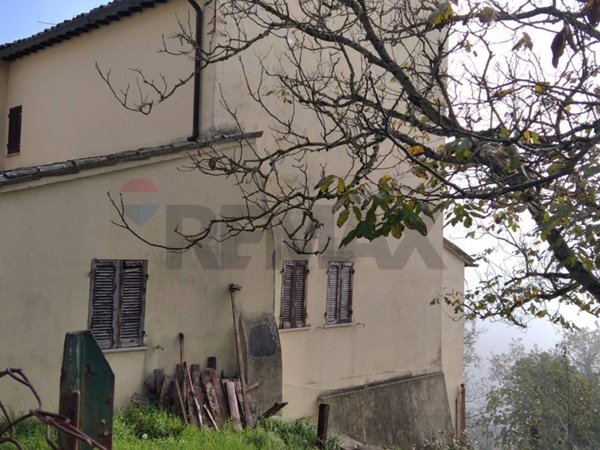 casa indipendente in vendita a Sellano
