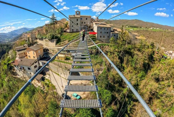 casa indipendente in vendita a Sellano
