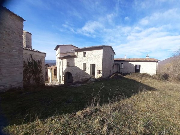 casale in vendita a Sellano in zona Casale