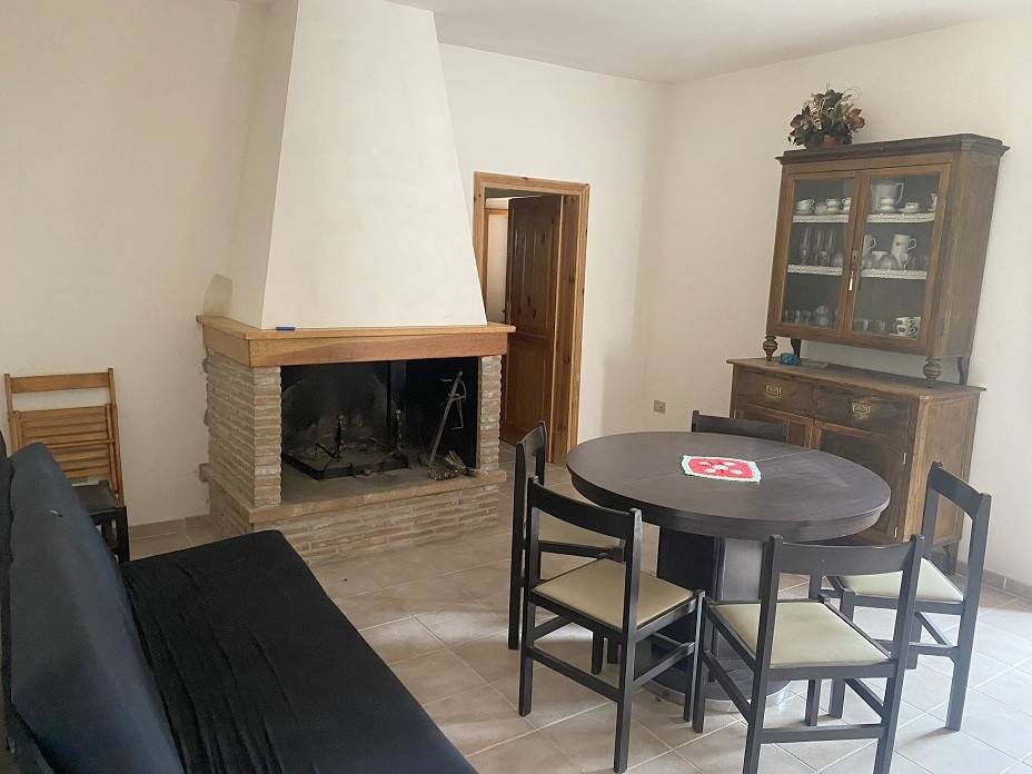 casa indipendente in vendita a Sellano