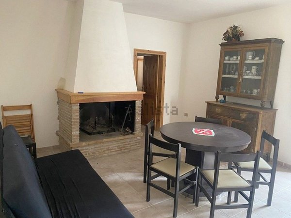casa indipendente in vendita a Sellano