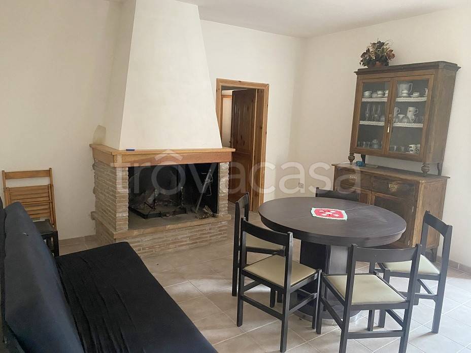 casa indipendente in vendita a Sellano