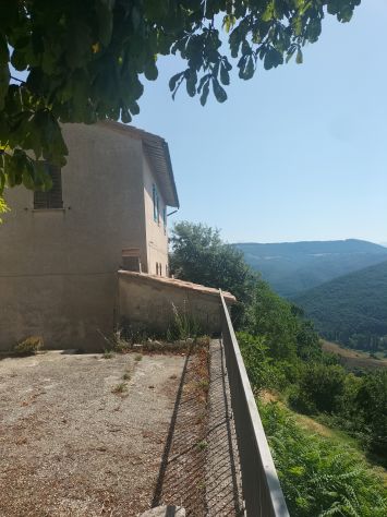 appartamento in vendita a Sellano in zona Orsano