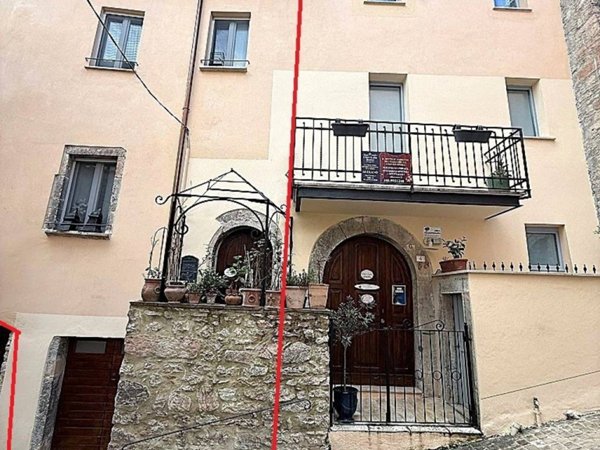 casa indipendente in vendita a Sellano