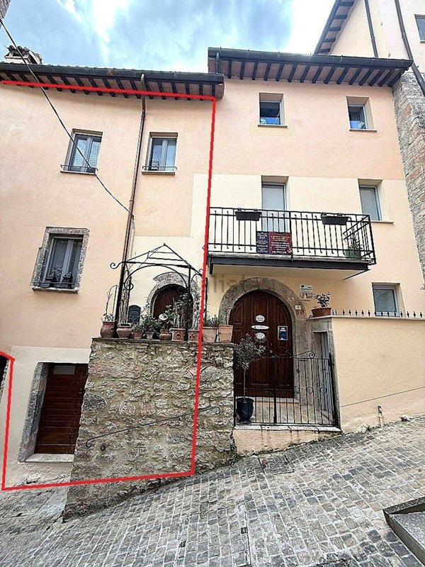 appartamento in vendita a Sellano in zona Montesanto