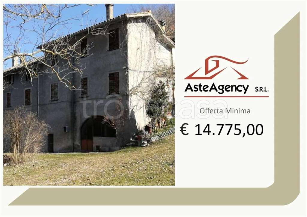 casa indipendente in vendita a Sellano in zona Postignano