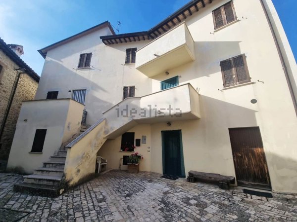 casa indipendente in vendita a Sellano in zona Montesanto