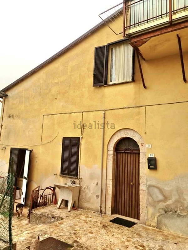 casa indipendente in vendita a Sellano in zona Postignano