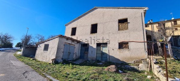 casale in vendita a Sellano in zona Postignano