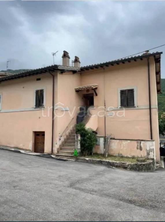 appartamento in vendita a Sellano in zona Casale