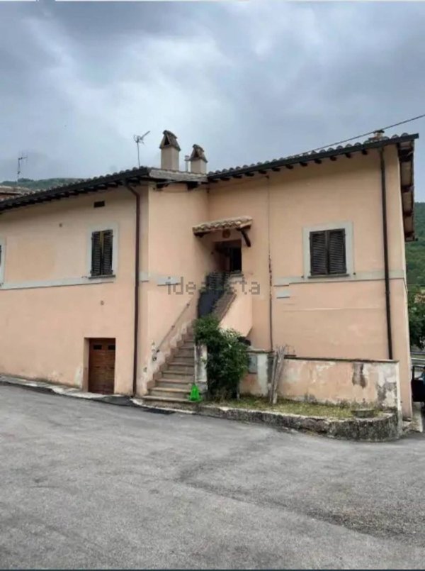 appartamento in vendita a Sellano in zona Postignano