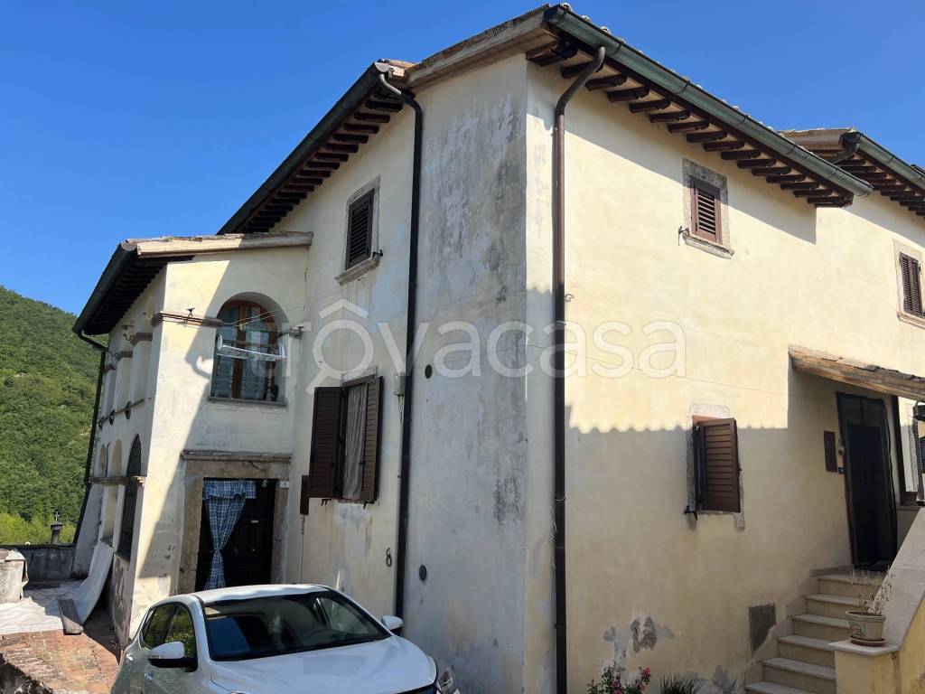 appartamento in vendita a Sellano in zona Casale