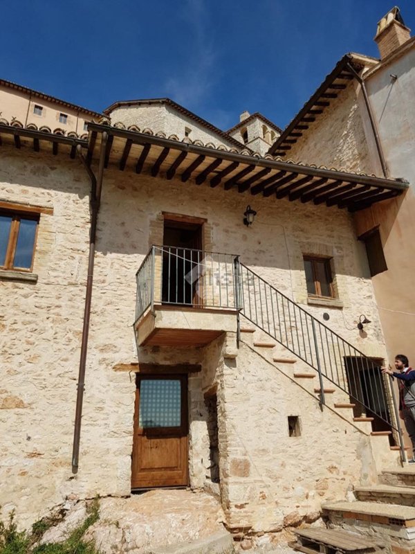casa indipendente in vendita a Sellano in zona Montesanto