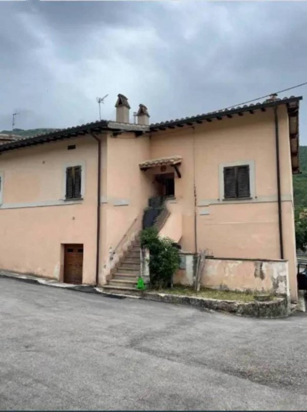 casa indipendente in vendita a Sellano in zona Casale