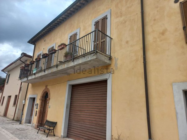 appartamento in vendita a Sellano in zona Montesanto