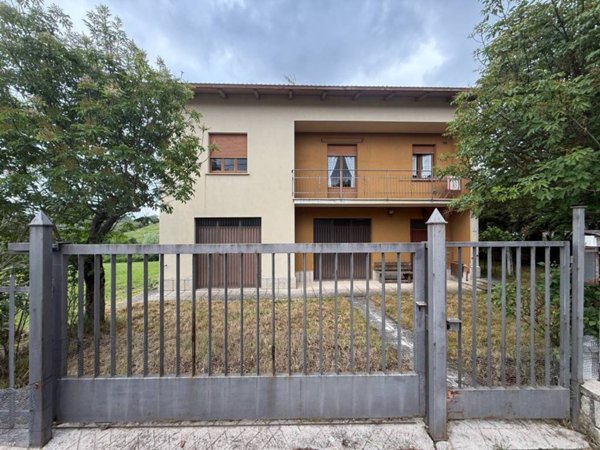 casa indipendente in vendita a Sigillo