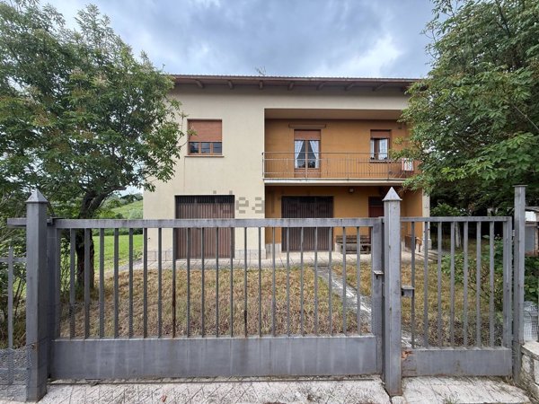 casa indipendente in vendita a Sigillo