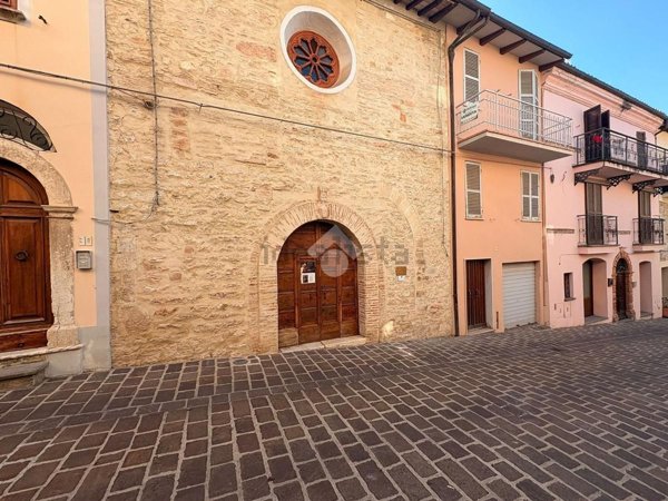 pentavano in vendita a Sigillo