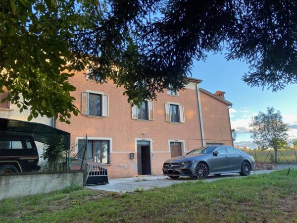 casa indipendente in vendita a Sigillo
