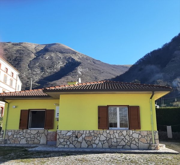 casa indipendente in vendita a Sigillo