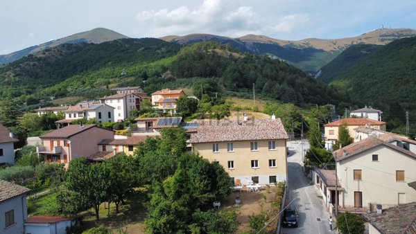casa indipendente in vendita a Sigillo