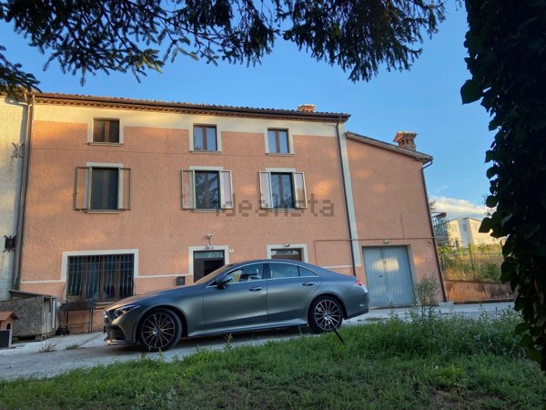 casa indipendente in vendita a Sigillo