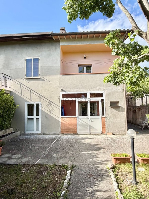 casa indipendente in vendita a Sigillo
