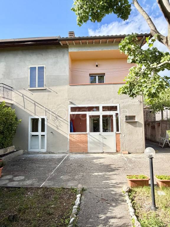 casa indipendente in vendita a Sigillo