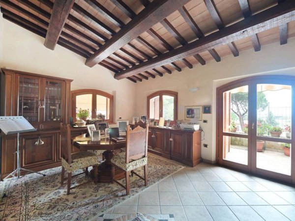 casa indipendente in vendita a Spello