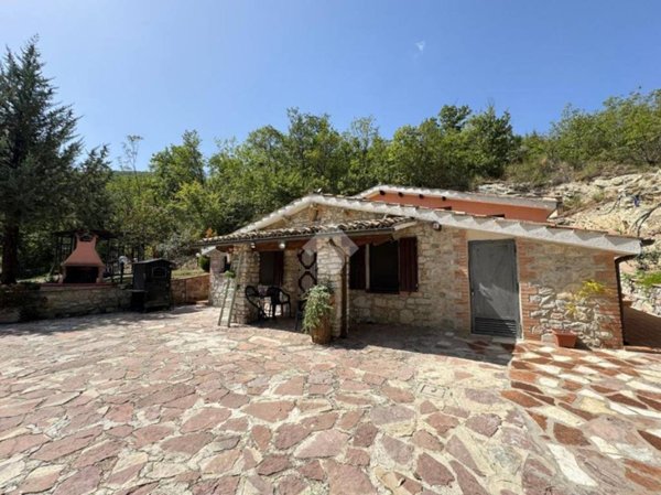casa indipendente in vendita a Spello in zona San Giovanni