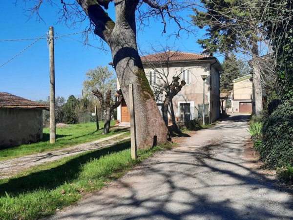 casa indipendente in vendita a Spello