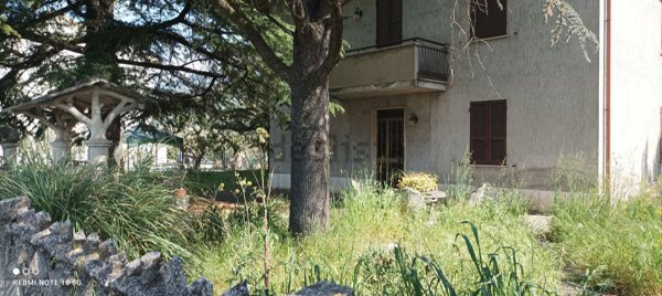 casa indipendente in vendita a Spello