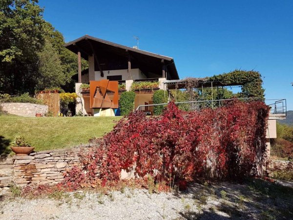 casa indipendente in vendita a Spello