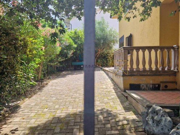 casa indipendente in vendita a Spello