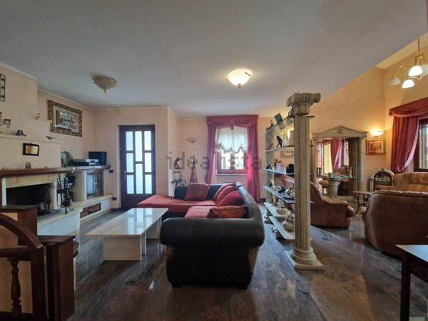casa indipendente in vendita a Spello