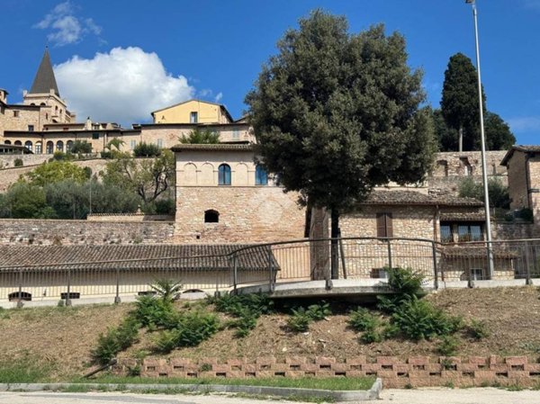 casa indipendente in vendita a Spello