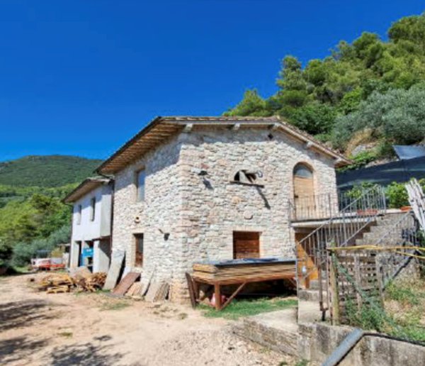 casa indipendente in vendita a Spello