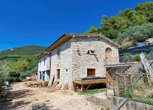 casa indipendente in vendita a Spello