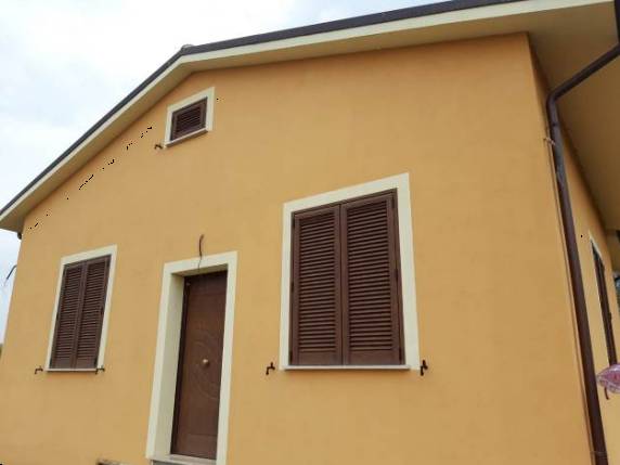 casa indipendente in vendita a Spello