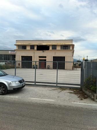locale commerciale in vendita a Spello