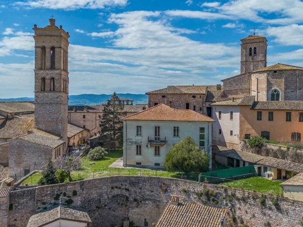 casa indipendente in vendita a Spello