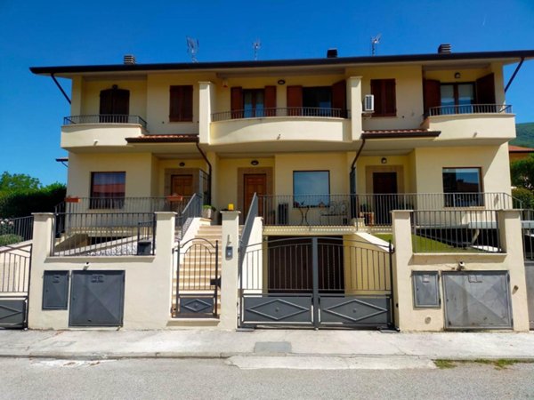 casa indipendente in vendita a Spello in zona Capitan Loreto