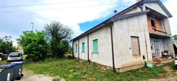 casa indipendente in vendita a Spello
