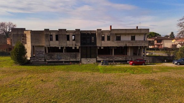 casa indipendente in vendita a Spello